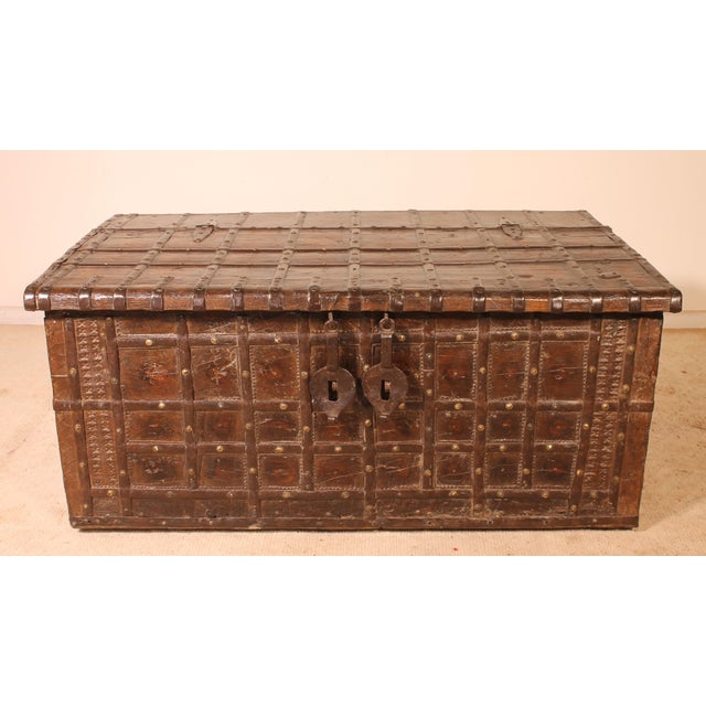 Superb 19th century Indian chest in teak covered with iron decoration Good quality solid Teak from the 19th century iron...