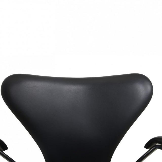 Seven Armchairs in Black Leather by Arne Jacobsen, 1990s, Set of 5 For Sale - Image 17 of 18