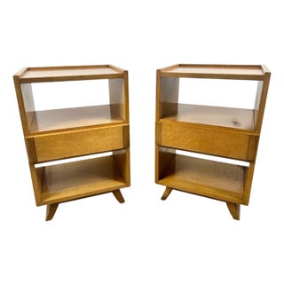 Mid-Century Modern R-Way Birdseye Maple Nightstand or End Table , a Pair For Sale