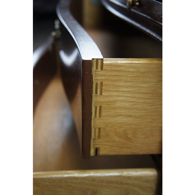 Late 20th Century Baker Georgian Mahogany Bowfront Chest of Drawers Nightstand Bedside Table, Attributed For Sale - Image 6 of 13
