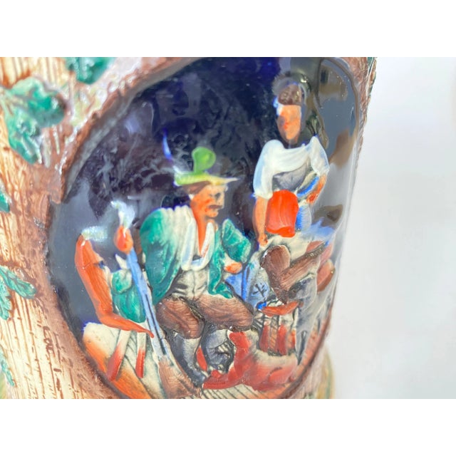 Tabacco box, Pot in Majolica. Characters Decor pattern. Brown and blue color. It has been made in Germany circa 19th...