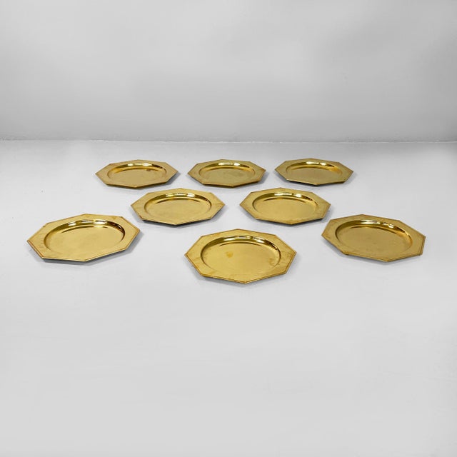 Italian Modern Hexagonal Service Plates in Brass, 1970s, Set of 8 For Sale - Image 3 of 18