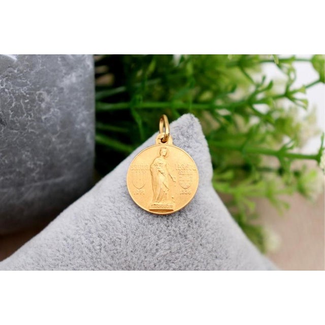 Pendant in 19.2k Gold For Sale - Image 6 of 6