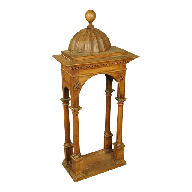 18th Century French Niche - Tabernacle in Walnut For Sale