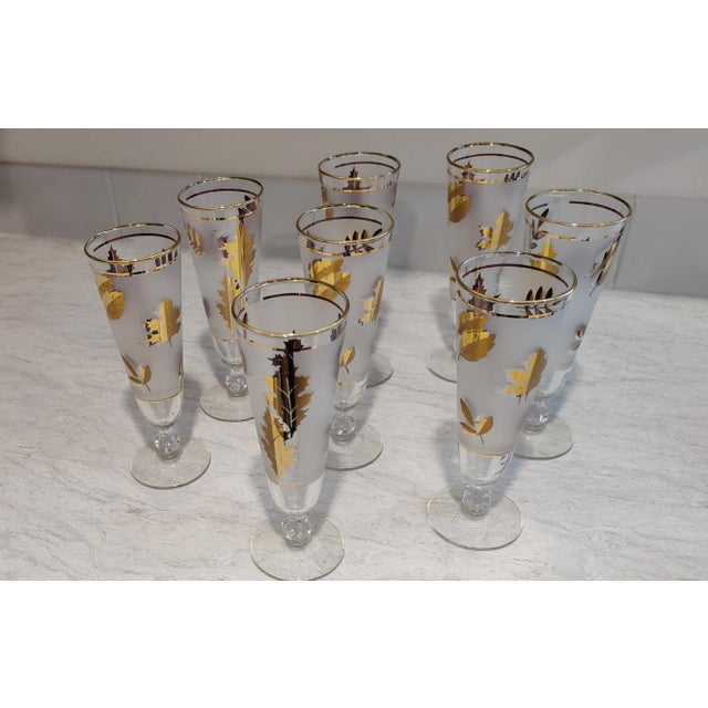 Elevate your home bar or next gathering with this stunning, pristine set of 8 vintage mid-century modern pilsner glasses...
