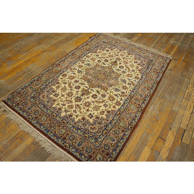 Persian 1940s Ivory Medallion Antique Persian Isfahan Rug Silk Highlights 3'8" X 5'5" Knotted Pile Carpet For Sale - Image 3 of 18