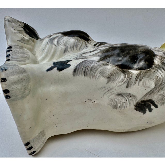 Staffordshire Flower Basket Spaniel Dogs, Pair, Black and White England 19th Century For Sale - Image 11 of 17