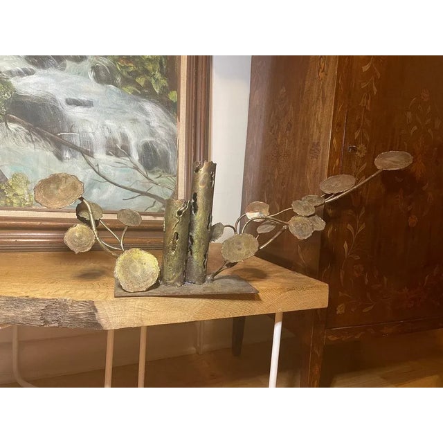 Vintage item; seems to be made of grass or a metal material; we are not sure. Approx Dimensions: Overall: 24.1/2w; 10h; 4d