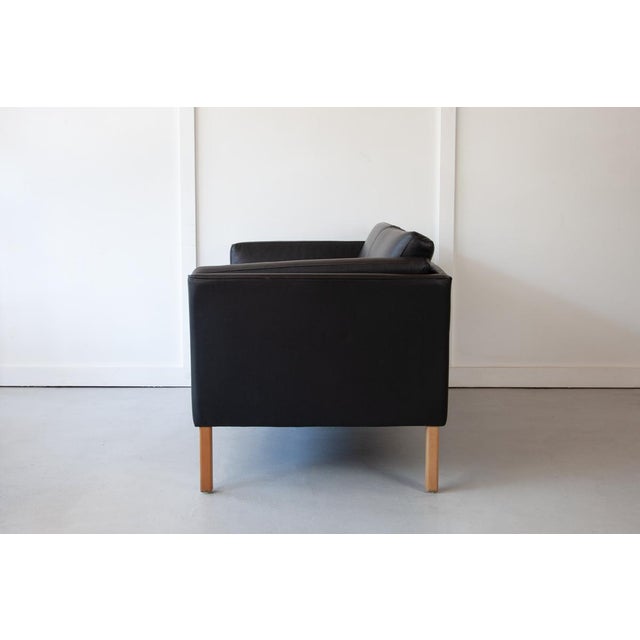 Mid-Century Danish Black Leather Two-Seater Sofa from Mogens Hansen, 1960s For Sale - Image 4 of 6