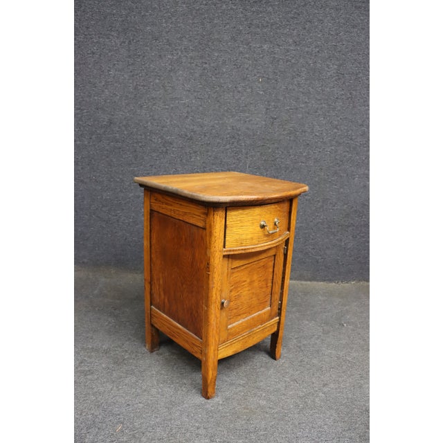 Victorian Victorian Quarter Sawn Oak Commode With Drawer and Cabinet For Sale - Image 3 of 8