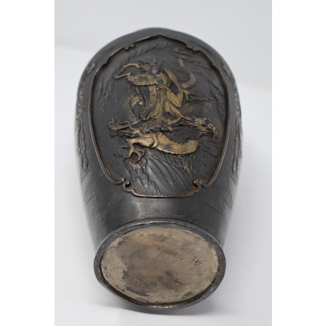 Antique Japanese Meiji Bronze Vase With Mount Fuji, Dragon & Phoenix Relief, 19th Century For Sale - Image 16 of 18