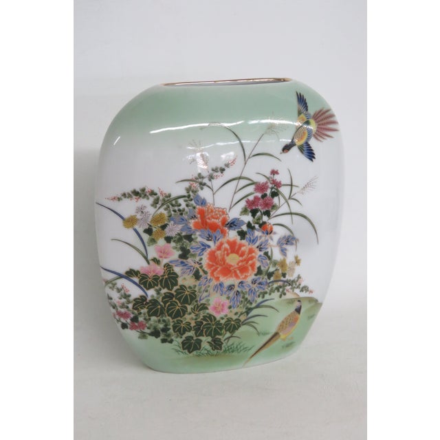This magnificent Vase is made out of Porcelain. This Vase presents a beautiful Japanese style; it features a classic oval...