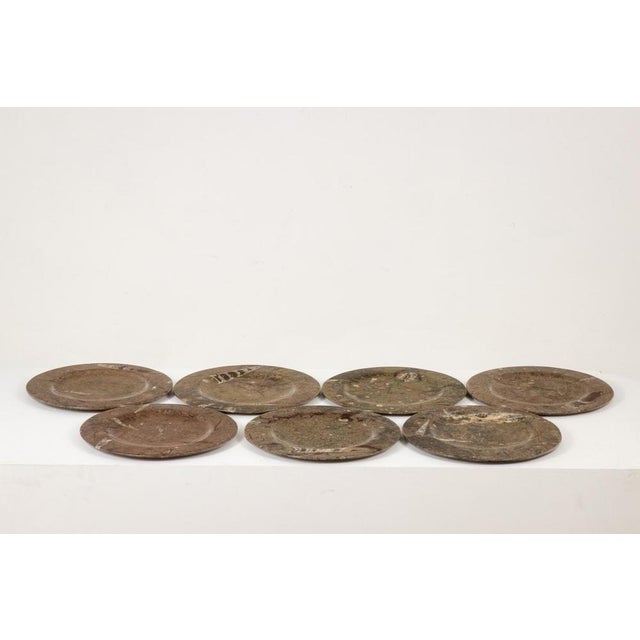Set of 7 round marble plates with fossil inclusions. Made in the 20th century. Decorative. For indoor use. This piece is...