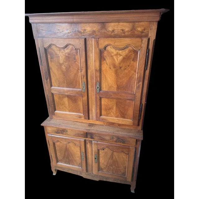Provençal Louis XV Buffet in Walnut, 1980s For Sale - Image 3 of 11