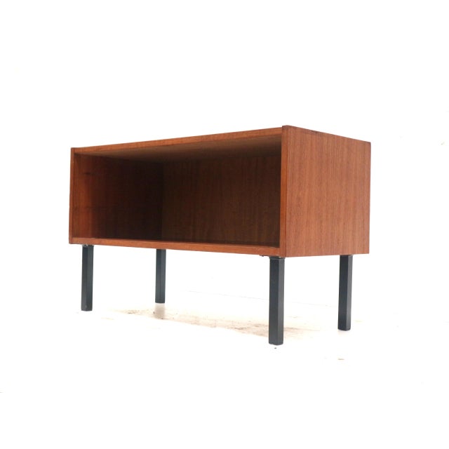 Vintage dresser / bedside table made in the 60s. Dimensions: Width: 78.5 cm Depth: 38.3 cm Height: 49 cm The cabinet has...
