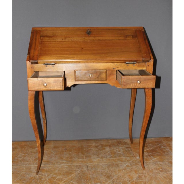 Louis XV Dos d'Âne Secretaire in Walnut, 18th Century For Sale - Image 9 of 14