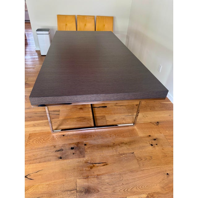 This elegant Maxalto Athos dining table combines refined Italian craftsmanship with a timeless, minimalist aesthetic that...