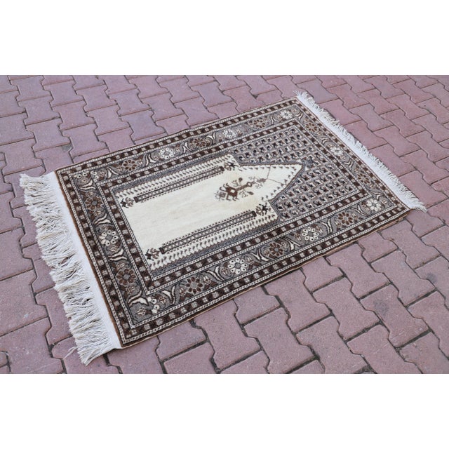 Size: 2.9 x 4.3 ft ( 88 x 131 cm) 34 x 51 inches Color: Organic Natural Dye ( Cream,Beige,White,Brown ) Material: 100%...