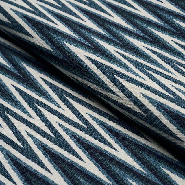 Schumacher Schumacher Wedge Weave Fabric In Blue For Sale - Image 4 of 6