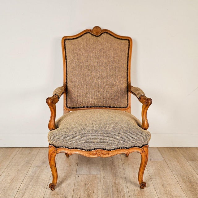Pair of 19th Century Italian Carved Wooden Chairs in Transitional Style For Sale - Image 4 of 10
