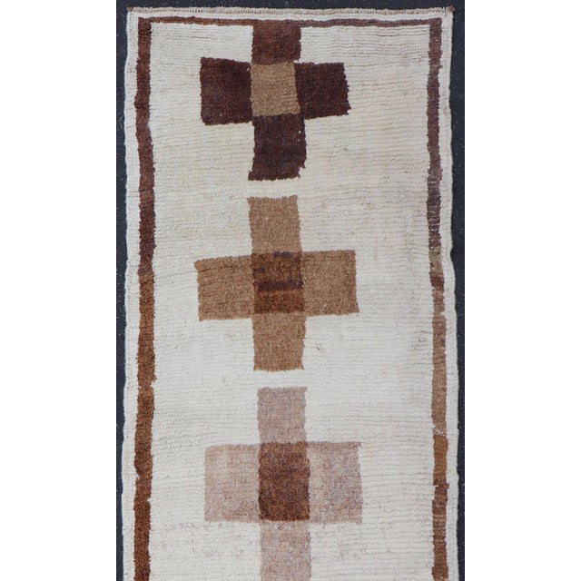 Mid 20th Century Vintage Turkish Tulu Runner With Ivory Field and Layered Brown Cross Motifs For Sale - Image 5 of 12