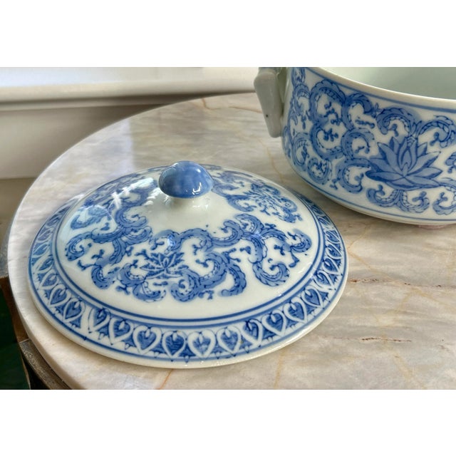 Chinoiserie Blue and White Chinese Lidded Bowl For Sale - Image 3 of 10