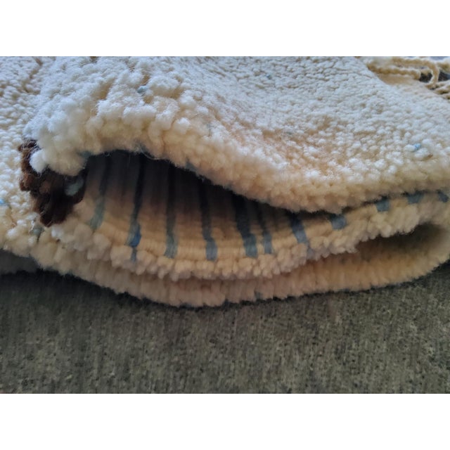 Textile Beniouiarain Berber Rug in Wool For Sale - Image 7 of 11
