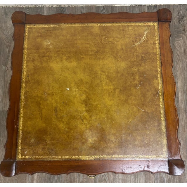 French Provincial Vintage Townsend Mfg. Co. Tooled Leather Top Mahogany End Table For Sale - Image 3 of 18