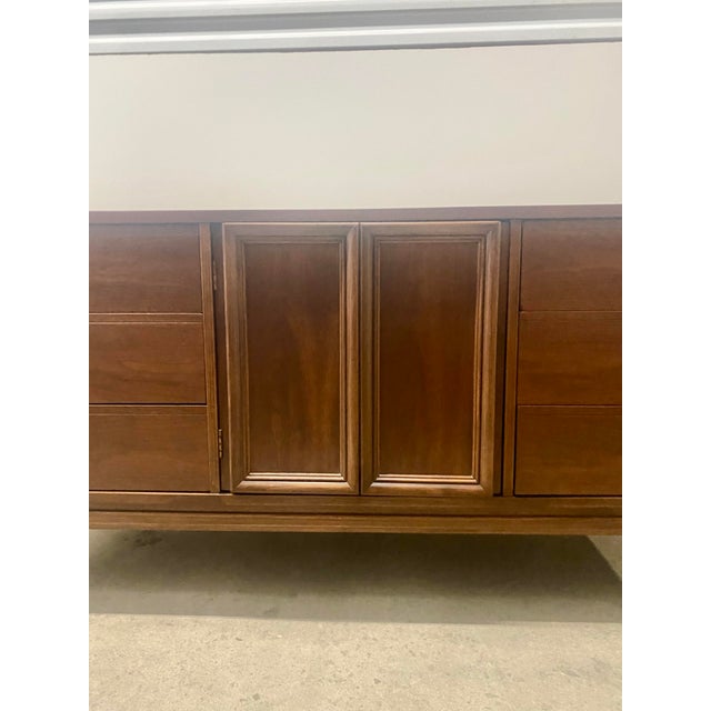 1960s Mid-Century Modern Credenza Attributed to United Furniture . For Sale - Image 5 of 12