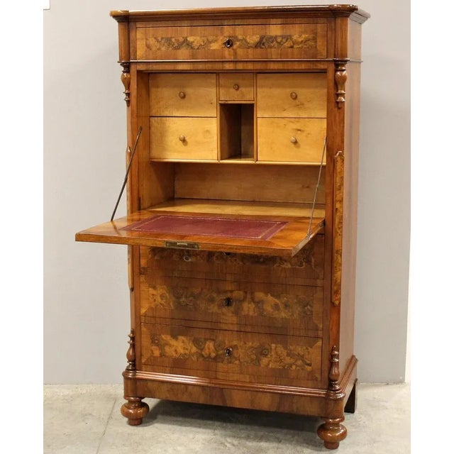 Louis Philippe secretaire In solid walnut, veneered in walnut and burr walnut Period mid 800 - Louis Philippe Origin Italy...