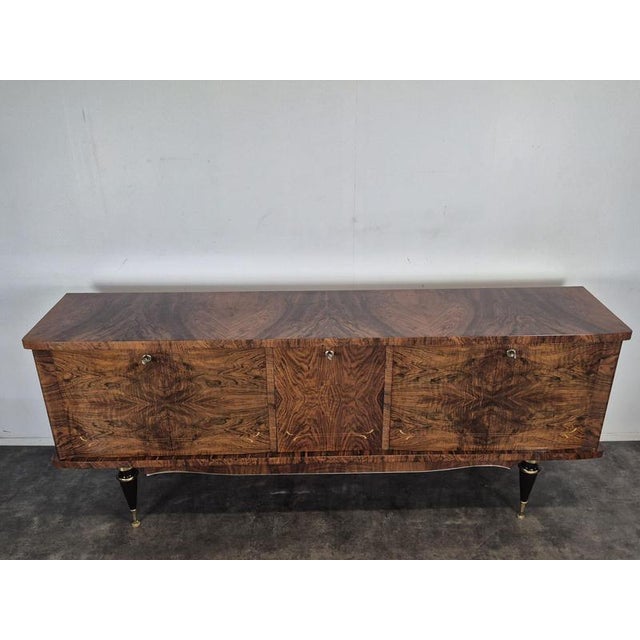 Sideboard in Varnished Burr Walnut with Central Bar, 1950s, in Very Good conditions. Designed 1950 to 1959