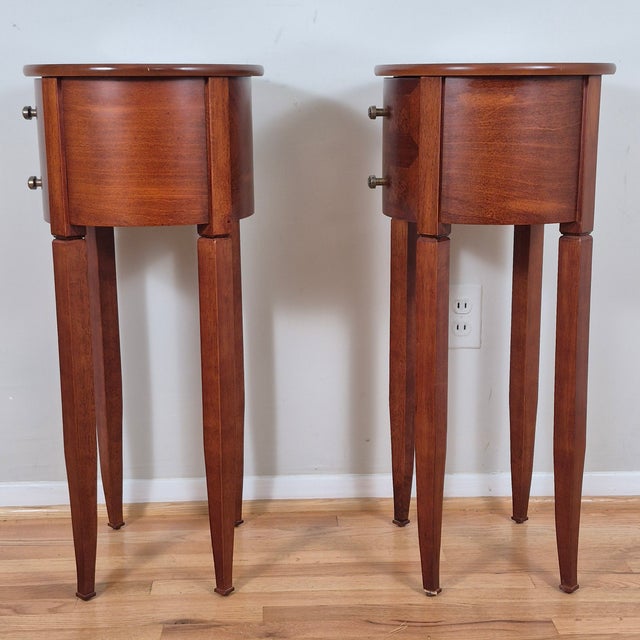 2000s Petite Oval Cherry & Burl Wood Inlay Traditional Side Tables Nightstands W/ Single Drawers, a Pair For Sale - Image 10 of 12