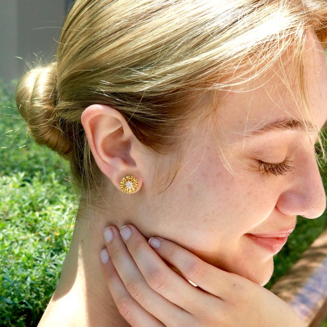 Nina Zhou Daisy Yellow Sapphire Diamond Birth Flower Earrings in 14k Gold For Sale In Los Angeles - Image 6 of 9