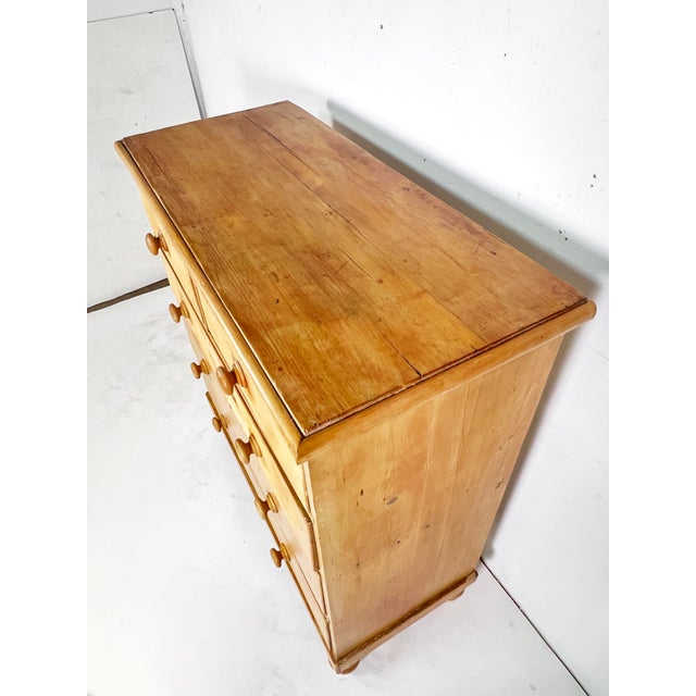 C. 1860s Antique English Scrubbed Pine Chest of Drawers For Sale - Image 4 of 11