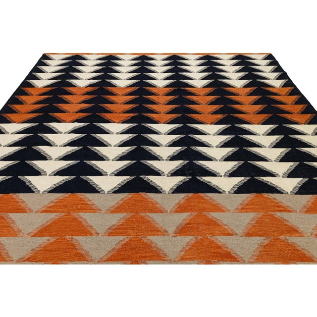 2020s Modern Navajo Style Geometric Wool Rug Handmade Terracotta & Charcoal Flatweave For Sale - Image 5 of 11