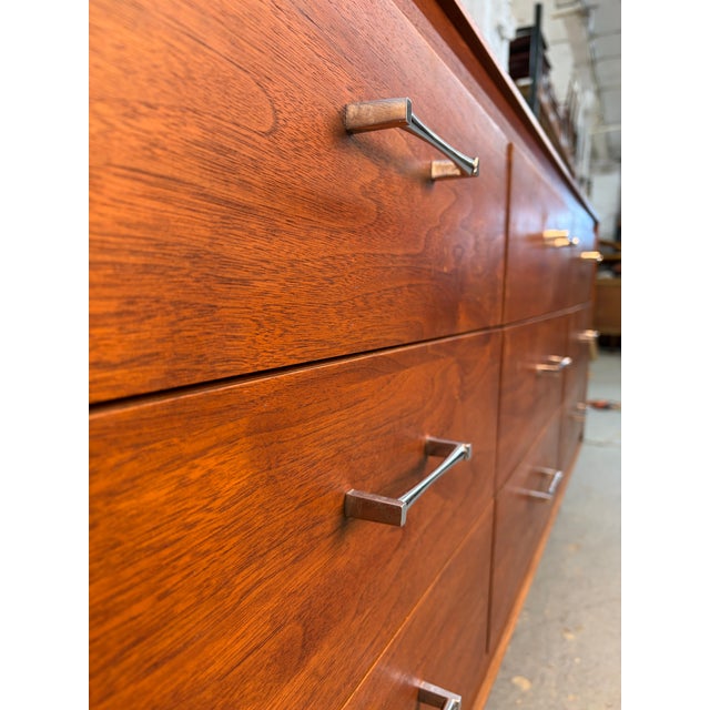 Wood Mid 20th Century Walnut Nine Drawer Dresser by Paul McCobb for Lane For Sale - Image 7 of 15