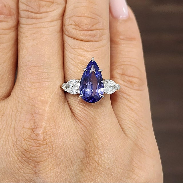 Modern 5.09 Ct Gia Certified Nh Color Change Sapphire & Diamond Ring Size 6.5 For Sale - Image 3 of 14