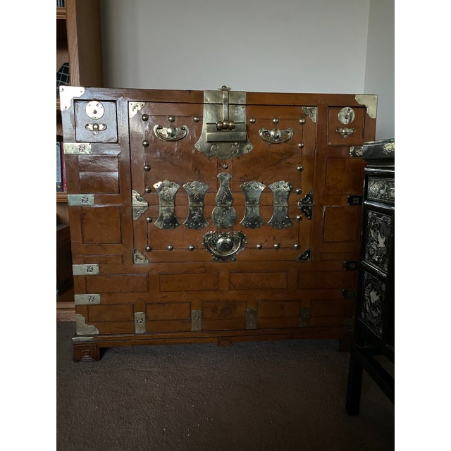 Korean Kanghwa Royal Brass-Mounted Bandaji Chest For Sale - Image 11 of 12