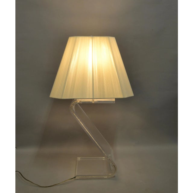 1970s Mid-Century Modern Z Lucite and Chrome Floor Lamp Plissé Shade For Sale - Image 9 of 13