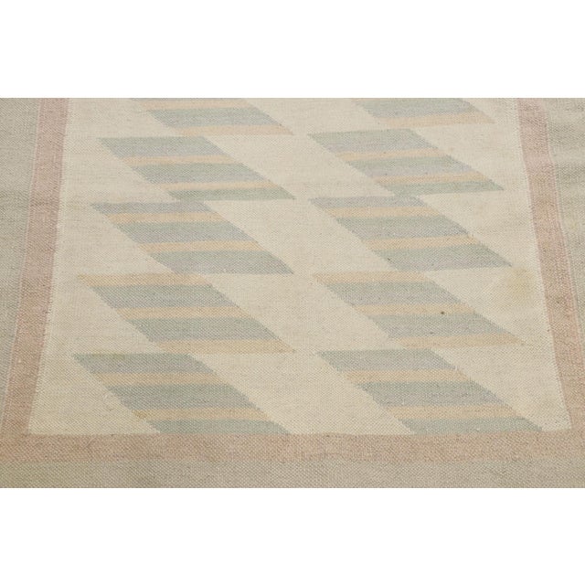 Late 20th Century Vintage Persian Shiraz Kilim Rug, 02'05 X 09'08 For Sale - Image 5 of 10