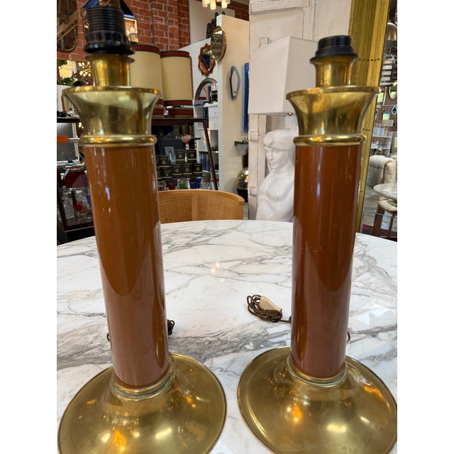 1960s 1970s Mid-Century Modern Brass and Brown Lacquer Table Lamps - a Pair For Sale - Image 5 of 9