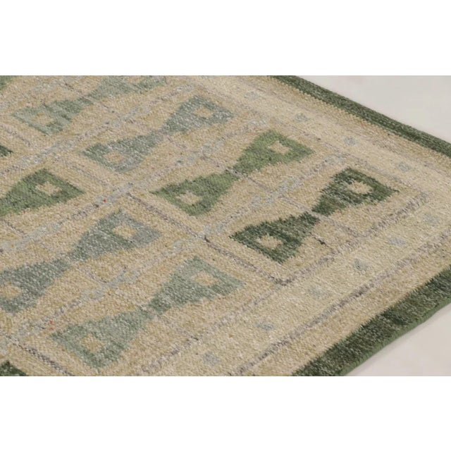 Late 20th Century Rug & Kilim's Scandinavian Style Custom Rug With Green & Ivory Hourglass Design For Sale - Image 5 of 10
