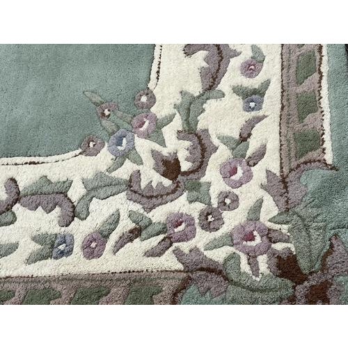 Green and White Rug in Wool For Sale - Image 4 of 13