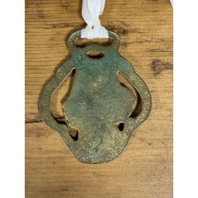 This vintage English horse brass ornament is a timeless example of traditional craftsmanship. The beautifully cast brass...