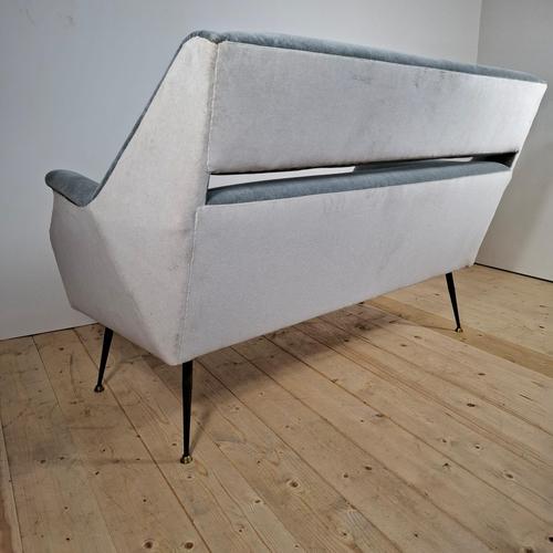 2-Seater Sofa by Gigi Radice for Minotti with Bicolor Velvet Upholstery from Kvadrat, Italy, 1955 For Sale - Image 4 of 7