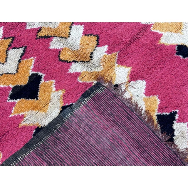Dark Pink Mid Century Moroccan Rug 4'7" X 8’5” For Sale - Image 8 of 8