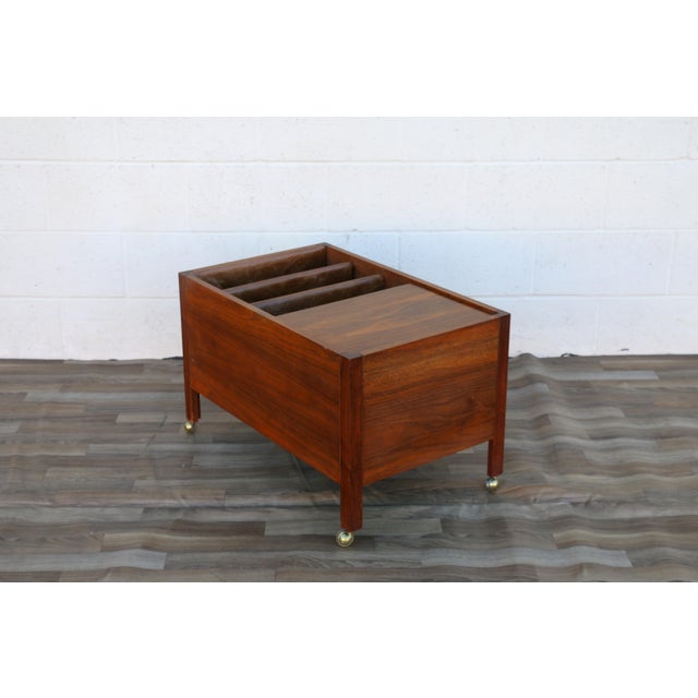 Wood Mid-Century Modern Walnut Coffee Table With Leather Magazine Holder & Brass Casters, C. 1960s For Sale - Image 7 of 18