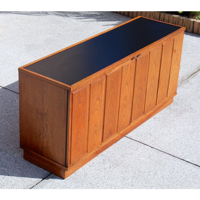 Mid-Century Modern Credenza Sideboard, Circa 1970s, American Modern Style With Black Laminate Top For Sale - Image 4 of 18