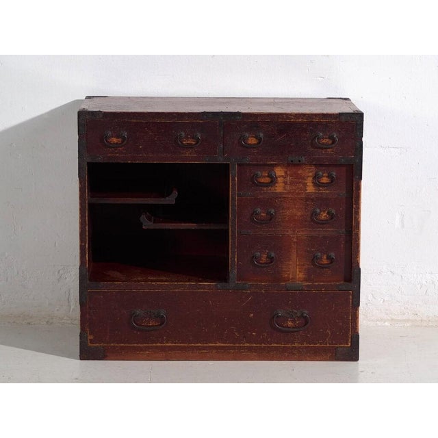 Antique Japanese cedarwood Choba-dansu, Meiji/Taishō period (c. 1890-1920) Dimensions: Length: 72 cm Depth: 38 cm Height:...