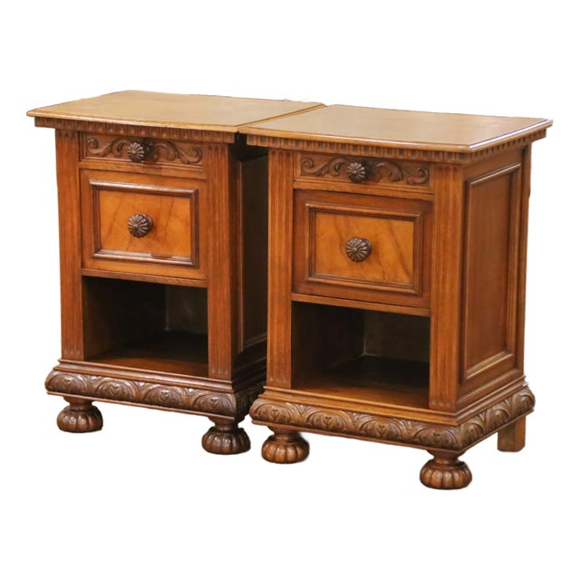 Pair of 19th Century Italian Renaissance Revival Walnut Nightstands For Sale